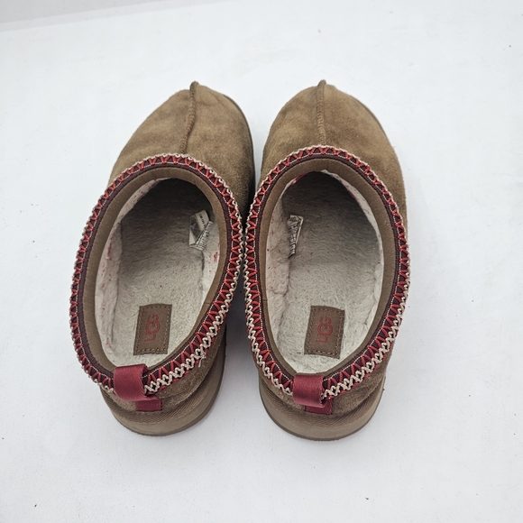 UGG Tazz Platform Slippers Sand Size 6 Women Suede Cozy Fashionable Slip-On - Picture 13 of 15